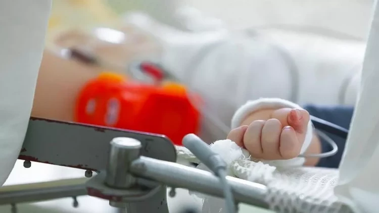 Salyanda valideyn DİQQƏTSİZLİYİ: 2 yaşlı körpə...