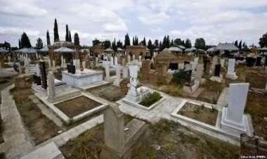 Qəbiristanlıq direktoru rüşvətə görə tutuldu