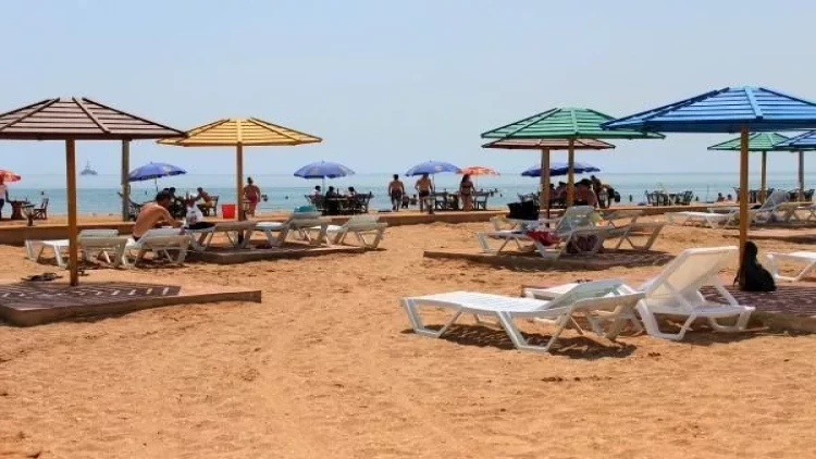 Çimərlikdəki turistin bu görüntüləri səs-küyə səbəb oldu - VİDEO