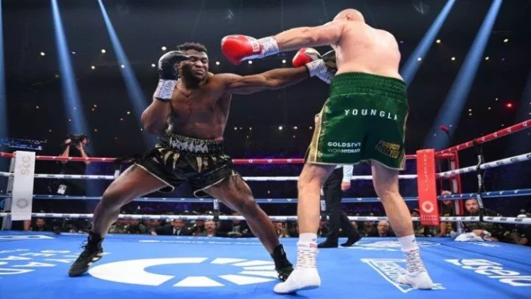 Fyuri Nqannu ilə döyüşdə nokdauna düşməsindən danışdı