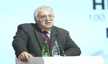 “Bəzən verilişlərə baxanda adam utanır” - Fərhad Bədəlbəyli