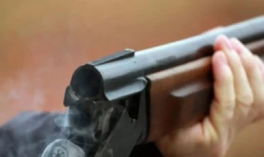 Azərbaycanda DƏHŞƏT: 18 yaşlı gənc 40 yaşlı kişini güllələdi