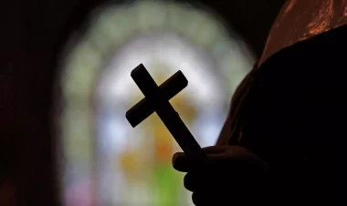 Kilsədə cinsi zorakılığın ŞOK TƏFƏRRÜATI: 400 mindən çox insan...