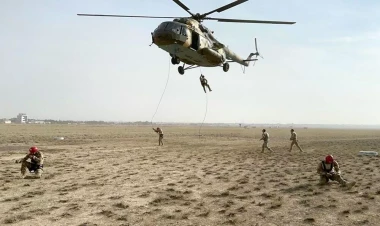Sualtı hücum xüsusi təyinatlılarının hava desant hazırlığı - VİDEO - FOTO