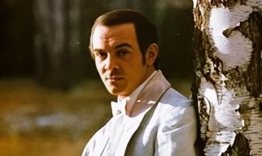 Müslüm Maqomayevin arxiv fotolarını paylaşdı