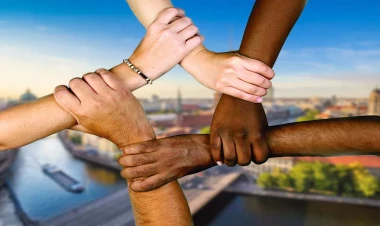 Avropanın mərkəzində bu şəxslərə ev, iş verilmir - Rasizm pik həddə