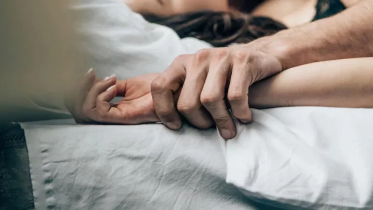 Kişi seks zamanı 83 yaşlı məşuqəsini boğdu