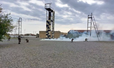 Tacikistanlı nazir Azərbaycanda hərbi hissəni ziyarət etdi - FOTO