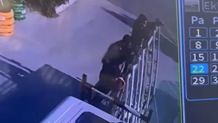 Şüşə sexində ustanın öldüyü bədbəxt hadisənin VİDEOsu