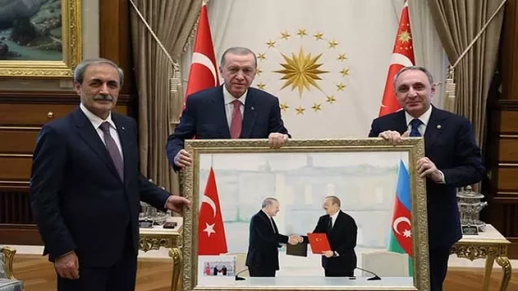 Kamran Əliyevdən Ərdoğana XÜSUSİ HƏDİYYƏ - FOTO