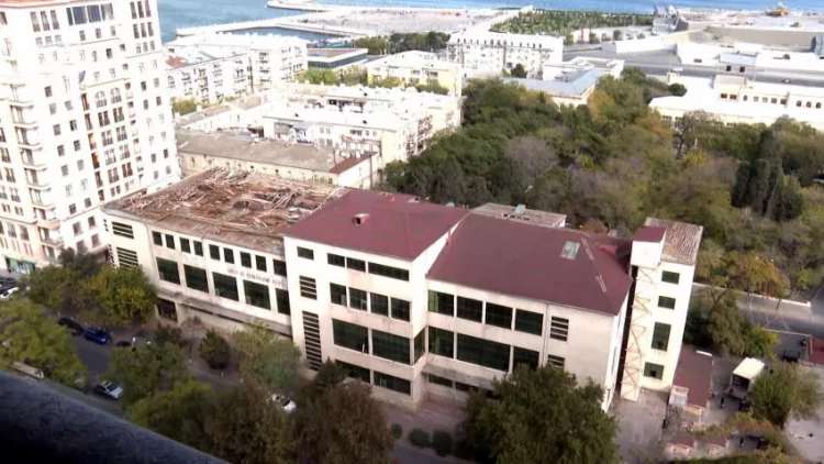 Memarlıq abidəsi olan DOĞUM EVİNƏ niyə müdaxilə olunub?  - VİDEO