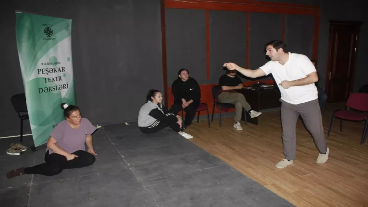 “Regionlarda peşəkar teatr dərsləri” Füzuli Dövlət Dram Teatrında - FOTO