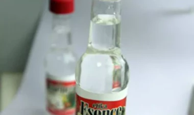 Su əvəzinə səhvən sirkə içdi - canından oldu