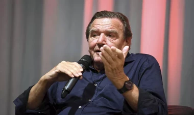 Ukrayna NATO-ya cəhd etməsin, bacarmayacaq - Şröder