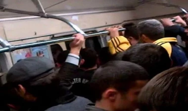 Metroda sərnişinlər təcili düşürdüldü - Səbəb