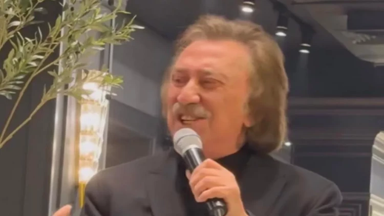 Əfsanəvi müğənni 