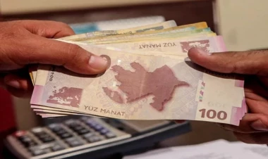 Müəllim direktor olmaq üçün səkkiz min manat verdi, aldadıldı