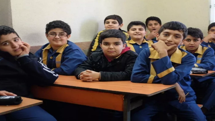 İranda 500 mindən çox yeniyetmə məktəbi tərk edir - FOTO
