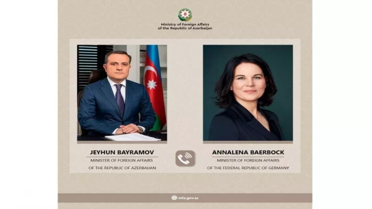 Ceyhun Bayramov Annalena Berbokla danışdı