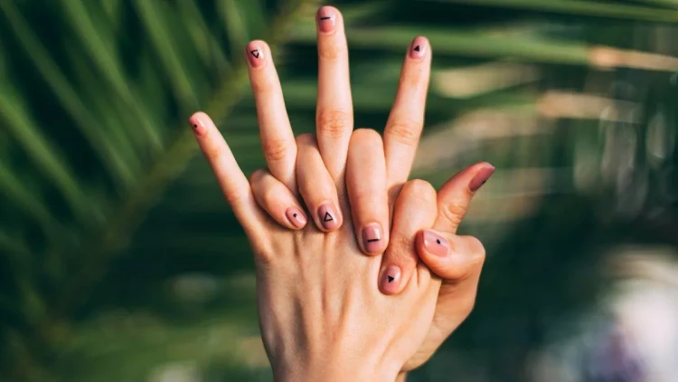 Oynaqları şaqqıldatmaq zərərlidirmi? - 3 versiya