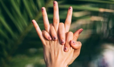 Oynaqları şaqqıldatmaq zərərlidirmi? - 3 versiya