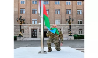 İlham Əliyev Xankəndidə Bayrağımızı ucaldıb və çıxış edib - VİDEO - FOTO