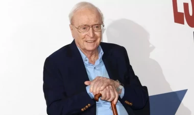 Maykl Keyn karyerasını bitirdi