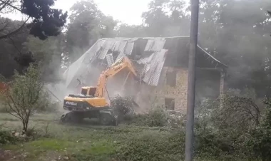 Masallı və Gəncədə qanunsuz tikililər söküldü - FOTO