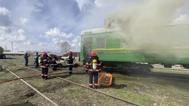 Ermənistanda yük qatarı relsdən çıxdı