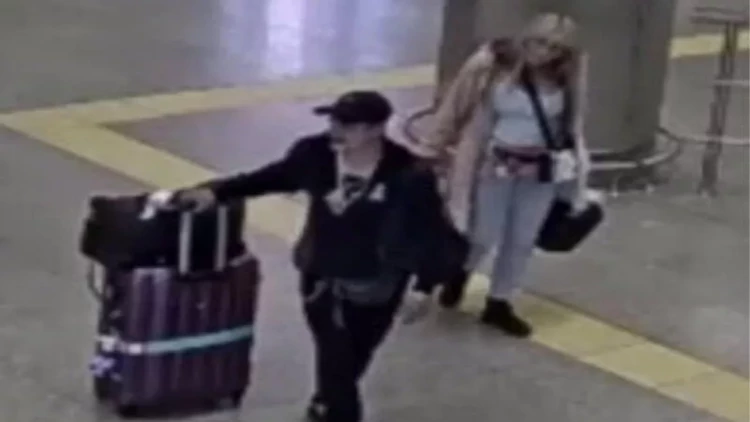 Hava limanında biabırçılığın üstü açıldı - Cütlükdən ağlasığmaz hərəkət - FOTO