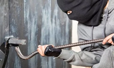 Obyektdən 10 min manat oğurladı