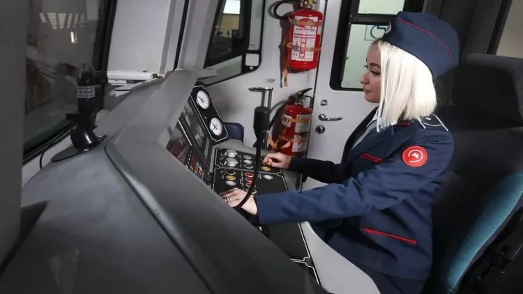 ADY ilk dəfə qadın maşinistlər hazırlayacaq