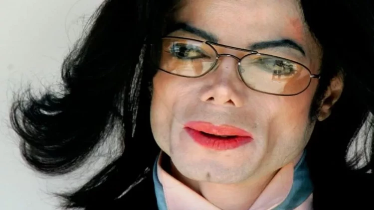 Maykl Ceksonun 39 il əvvəl geyindiyi gödəkçə satılır