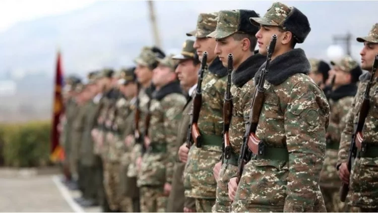 Ermənistanda 4 hərbi hissə komandirinə cinayət işi açıldı