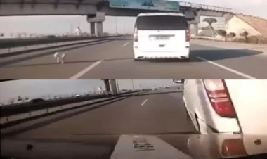 Bakıda qəza: Sürücü yola çıxan iti və qarşıdakı avtomobili vurdu - anbaan görüntülər