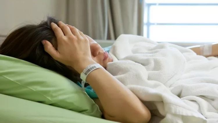 Arvadına qarşı görünməmiş qəddarlıq - Bədənində fişəng partlatdı - FOTO