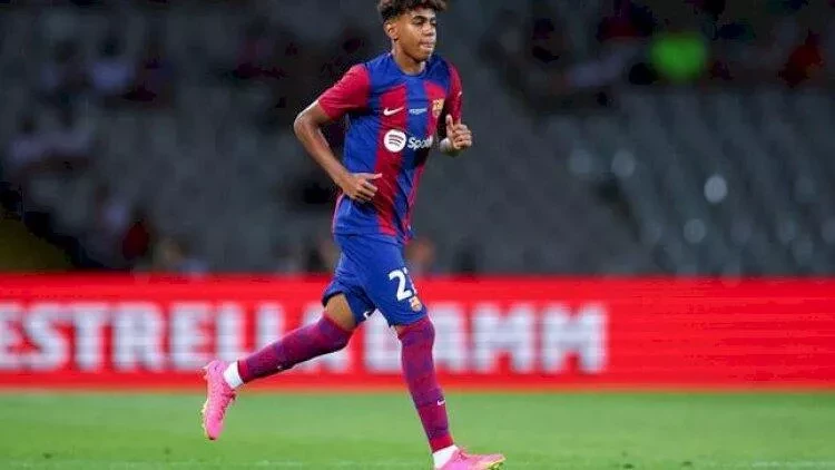 Qarnı ağrıyan futbolçu tualetə getdi, meydana qayıtmadı