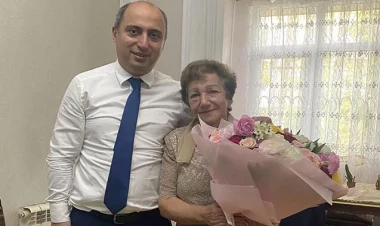 Emin Əmrullayev ilk müəllimi ilə - FOTO