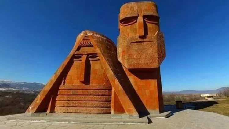 İki nəfərin başı kəsilib, abidənin özülünə qoyulub - Dəhşətli fakt