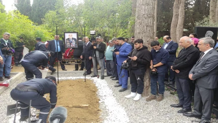 Xoşbəxt Yusifzadə dəfn olundu - YENİLƏNİB - FOTO