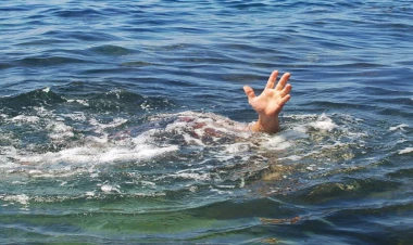 Bulvarda batan qadın belə xilas edildi - VİDEO