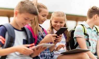 Məktəblərdə mobil telefonlar qadağan ediləcək?