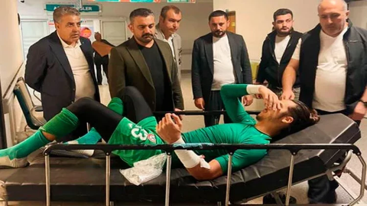 Paltardəyişmə otağına silahla girdi, söydü - FOTO