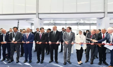 İlham Əliyev və Mehriban Əliyeva Beynəlxalq Astronavtika Konqresi çərçivəsində sərginin açılışında iştirak ediblər - VİDEO - FOTO