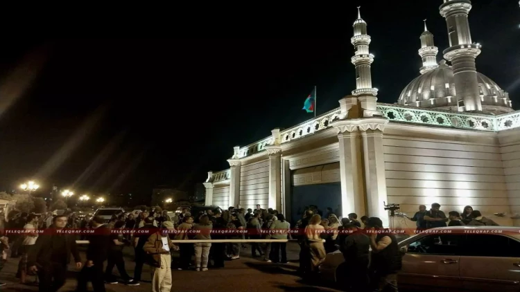 Qənirə Paşayevaya görə Heydər məscidində izdiham - FOTO