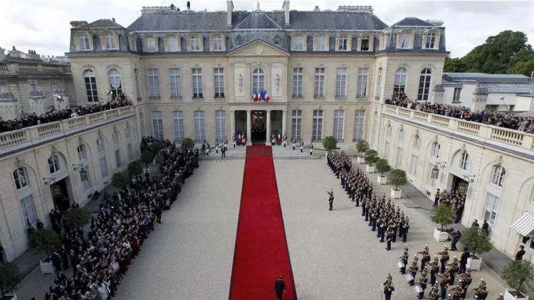 Fransanın dövlət katibi istefa verdi