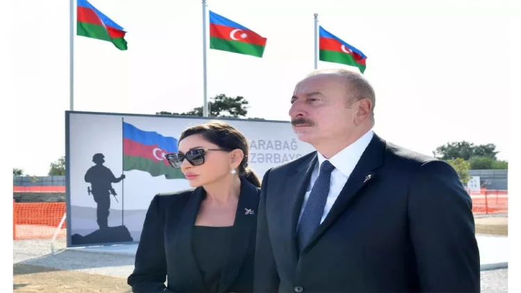 Prezident və birinci xanım Zəfər parkında olublar - VİDEO - FOTO