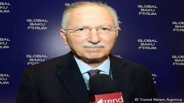 Ekmələddin İhsanoğlu İlham Əliyevi təbrik etdi