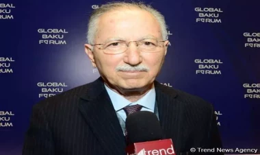 Ekmələddin İhsanoğlu İlham Əliyevi təbrik etdi