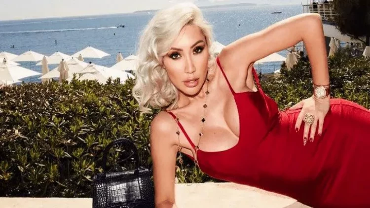 Keçmiş KQB zabiti olan bu qadın kişiləri aldatmağın yollarını öyrədir - FOTO